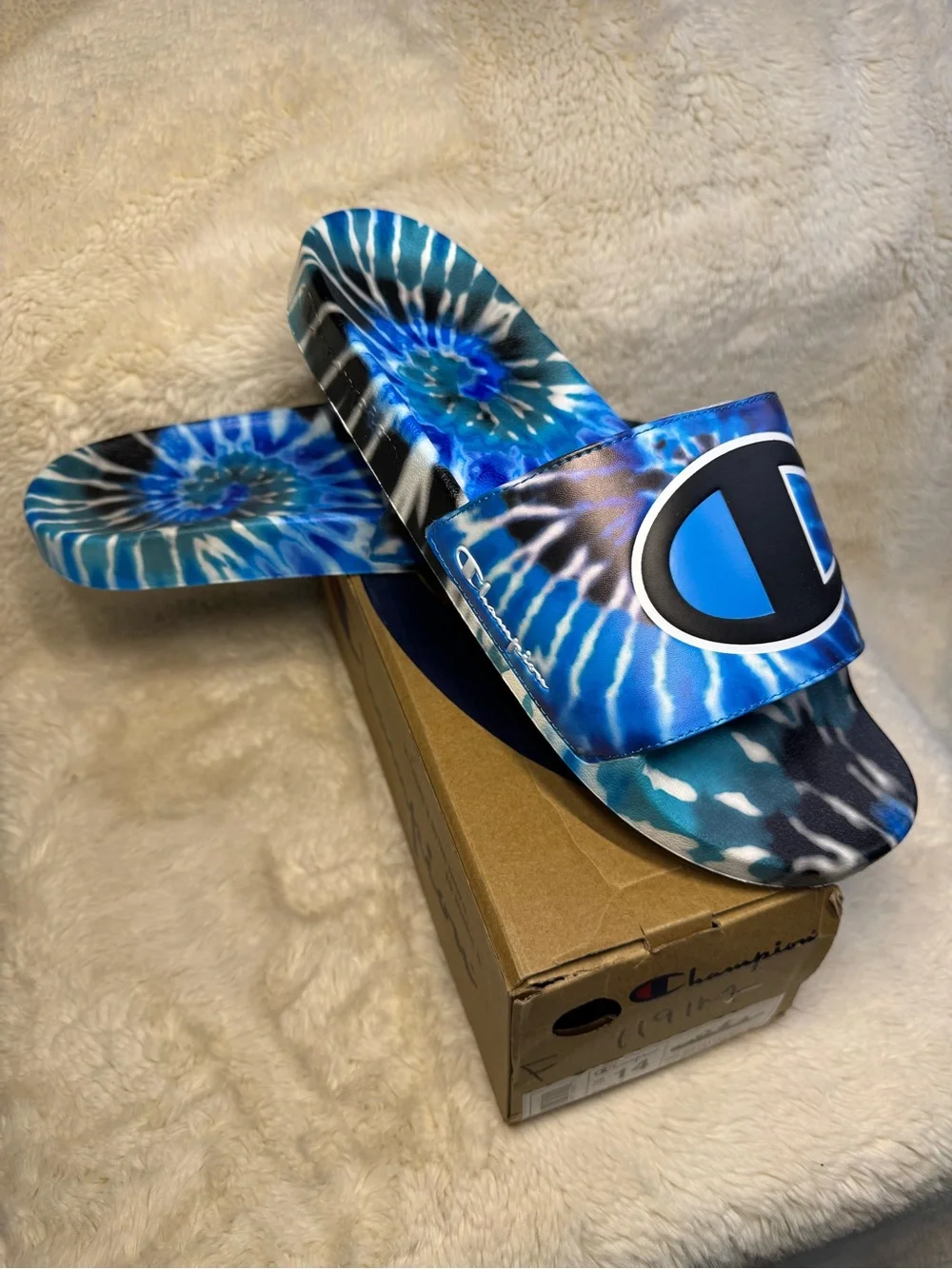 New in Box 🔵 Men’s size 14 Slides